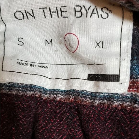 On The Byas Boyfriend shirt Size Large - Picture 5 of 5